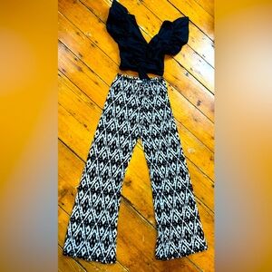 2 pc set- Black Intermix Ruffle Top Sz 2 & Elan Black/White Print Beach Pant SzS